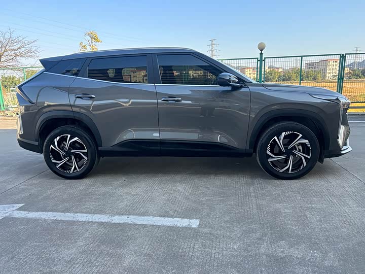 Фото 4 - Geely Atlas