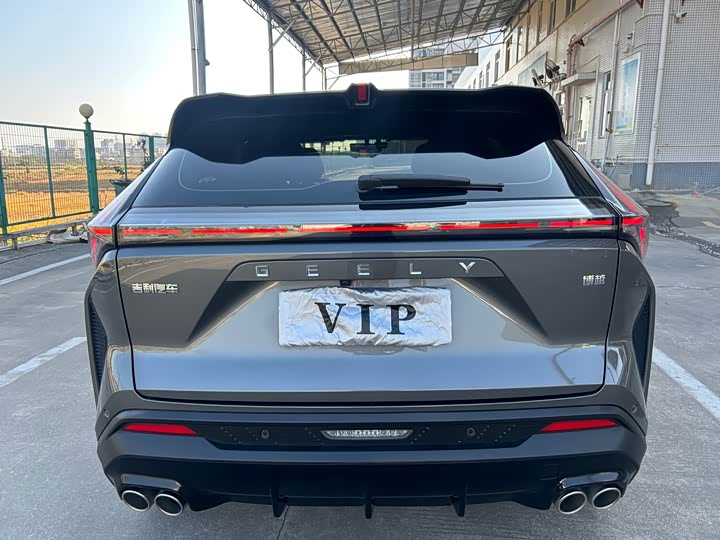 Фото 7 - Geely Atlas