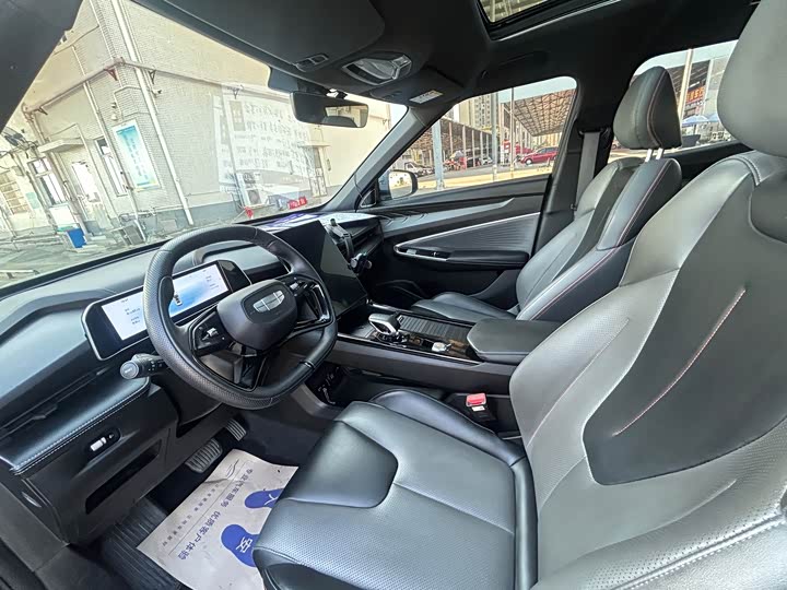 Фото 9 - Geely Atlas