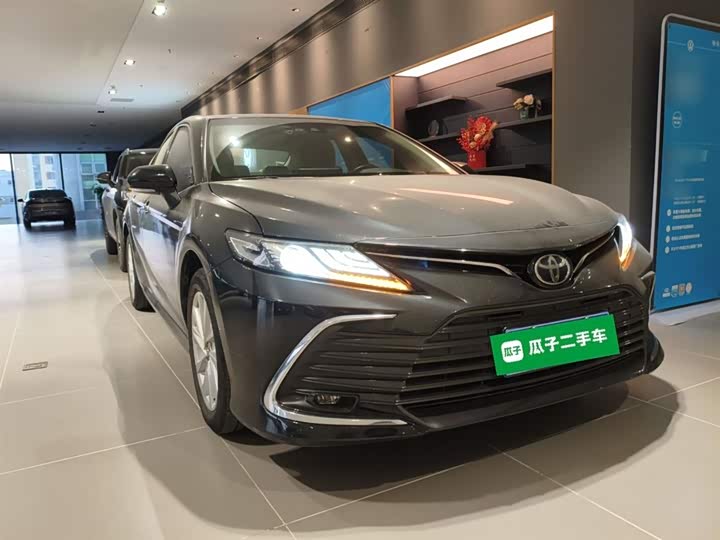 Фото 4 - Toyota Camry