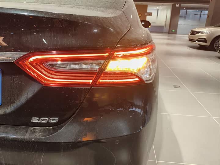 Фото 8 - Toyota Camry