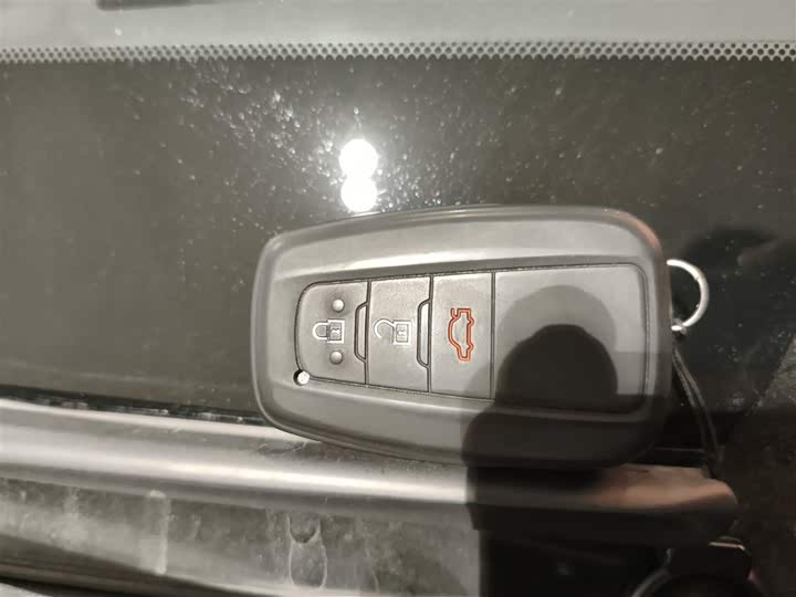 Фото 9 - Toyota Camry