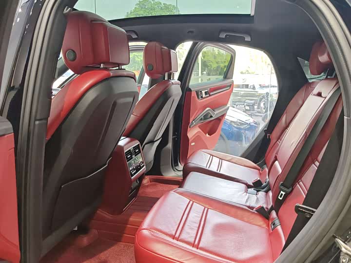 Фото 9 - Porsche Cayenne