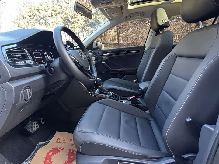 Фото 7 - Volkswagen T-Roc