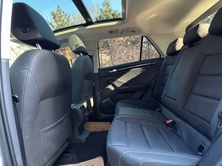 Фото 8 - Volkswagen T-Roc