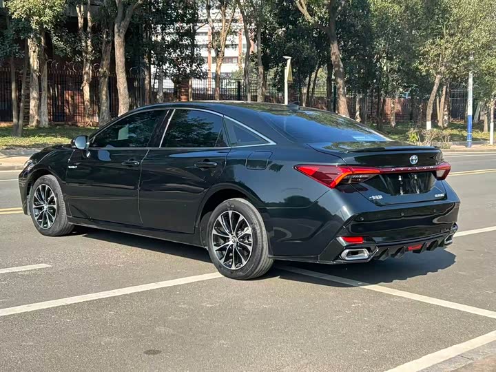 Фото 2 - Toyota Avalon