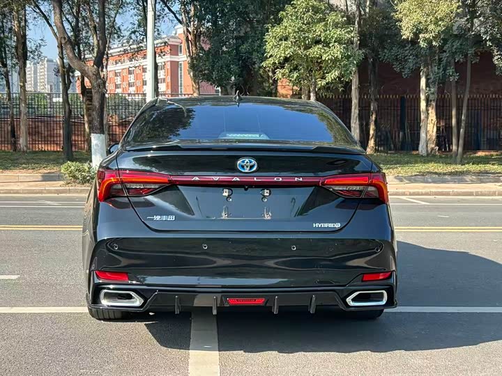 Фото 6 - Toyota Avalon