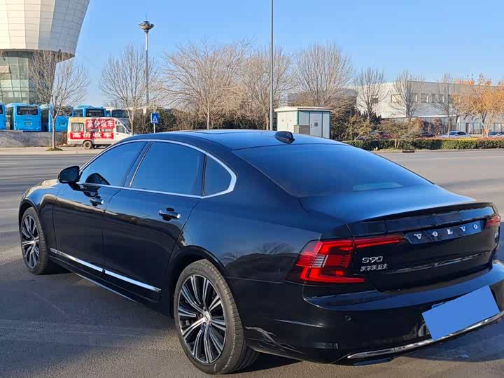 Фото 3 - Volvo S90