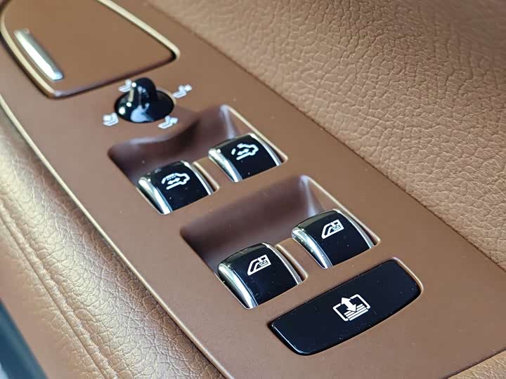 Фото 8 - Volvo S90