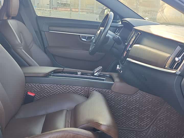 Фото 9 - Volvo S90