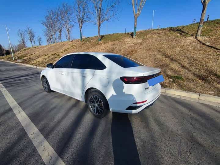 Фото 4 - Geely Emgrand