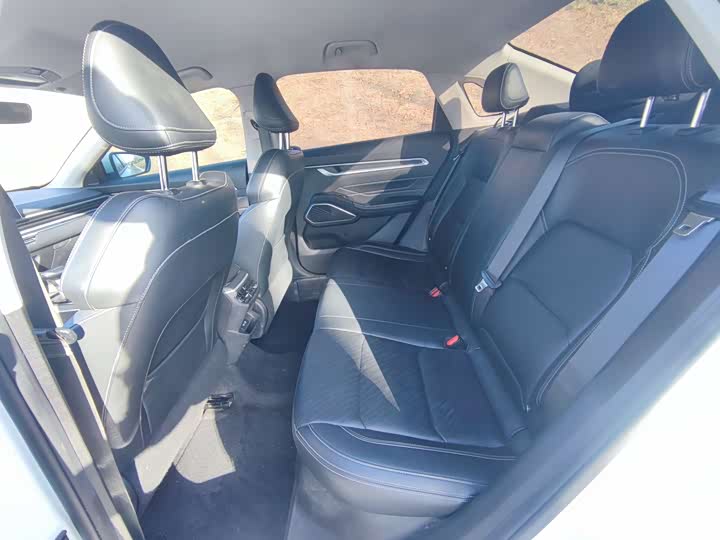 Фото 9 - Geely Emgrand