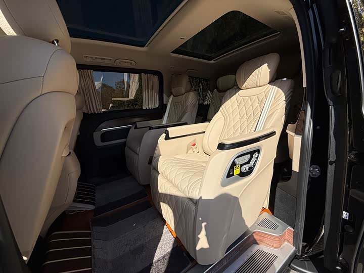 Фото 9 - Mercedes-Benz V-Class