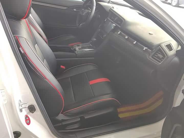 Фото 8 - Honda Civic