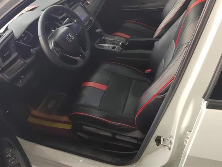 Фото 9 - Honda Civic