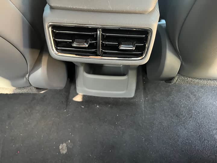 Фото 8 - Changan Deepal SL03