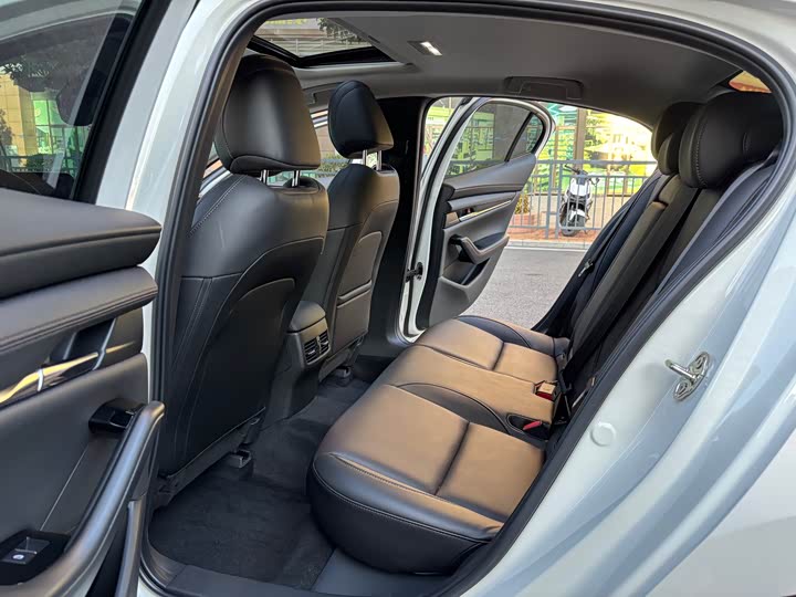 Фото 9 - Mazda 3 (Axela)