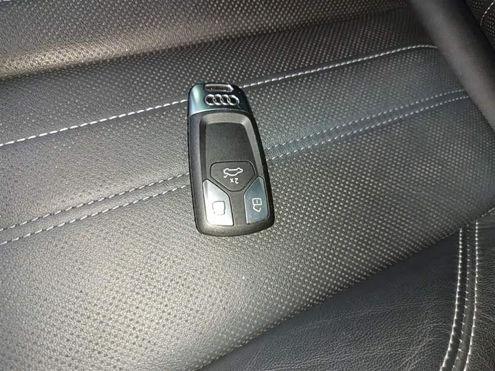 Фото 9 - Audi Q5L