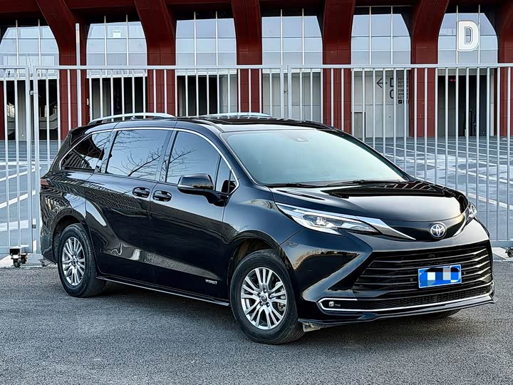 Фото 2 - Toyota Sienna