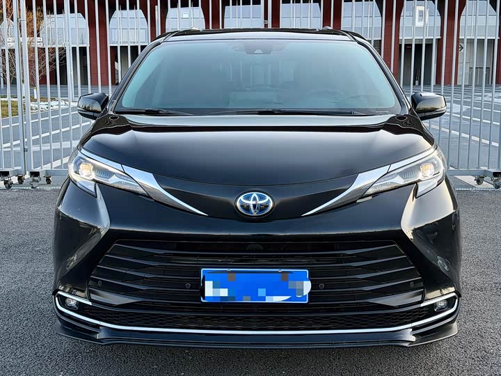 Фото 3 - Toyota Sienna