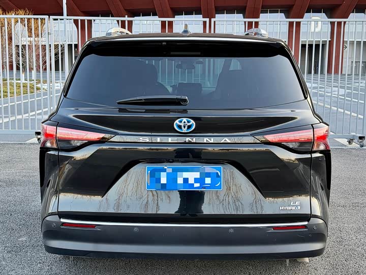 Фото 4 - Toyota Sienna