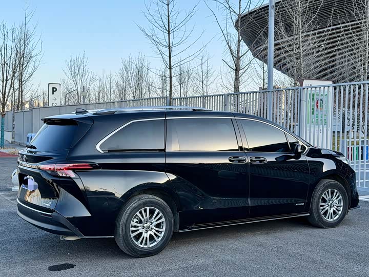 Фото 6 - Toyota Sienna