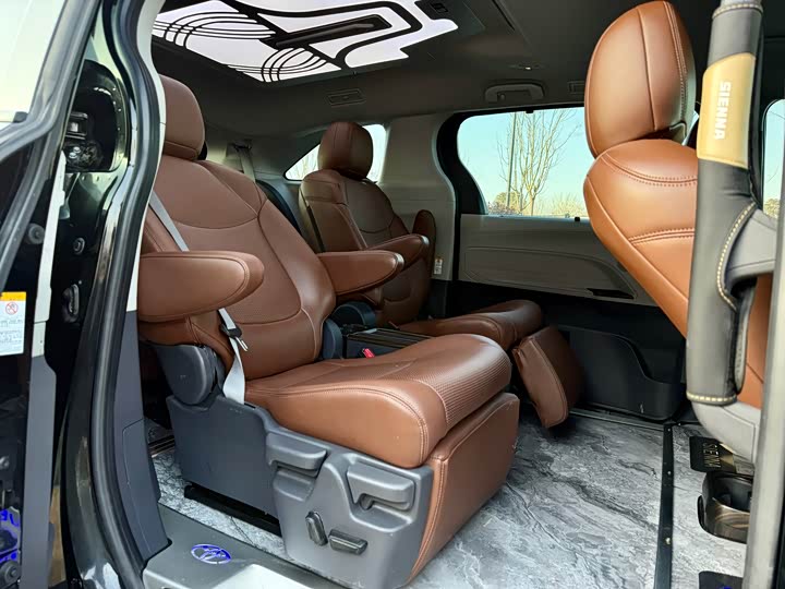 Фото 8 - Toyota Sienna