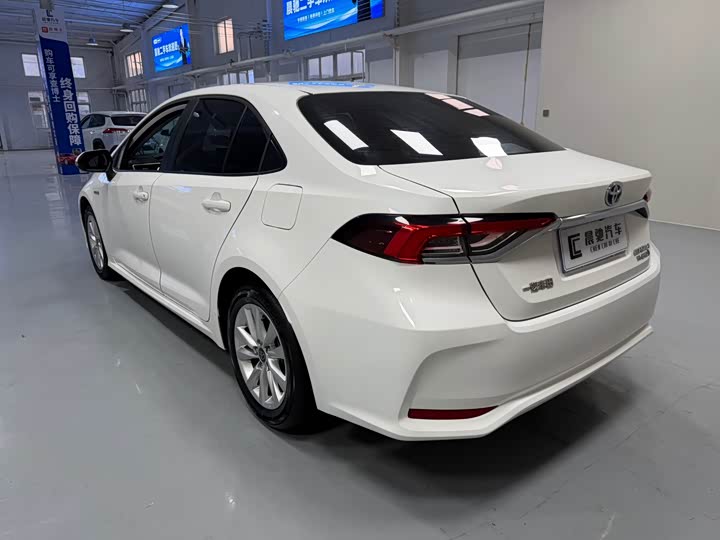 Фото 6 - Toyota Corolla