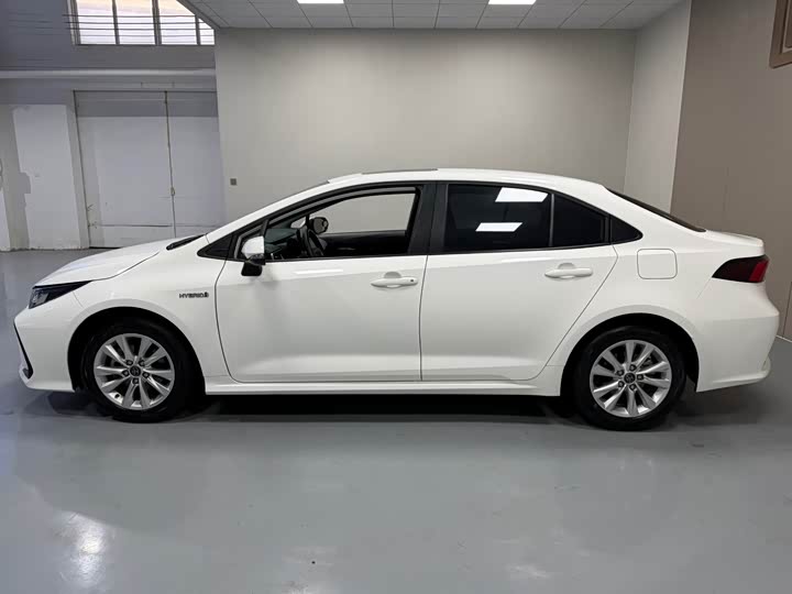 Фото 7 - Toyota Corolla