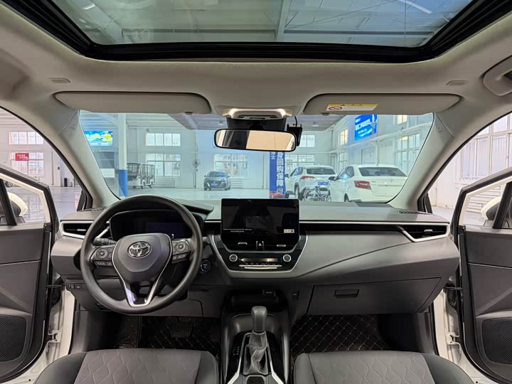 Фото 9 - Toyota Corolla