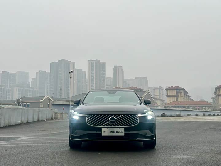 Фото 2 - Volvo S90