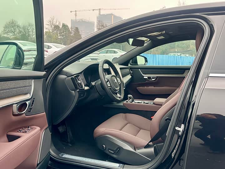 Фото 4 - Volvo S90