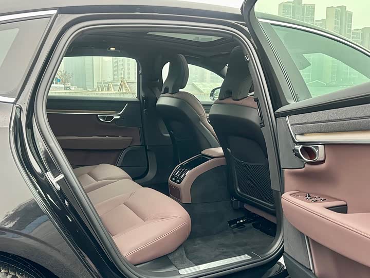 Фото 8 - Volvo S90