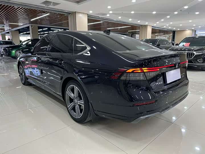 Фото 4 - Honda Accord