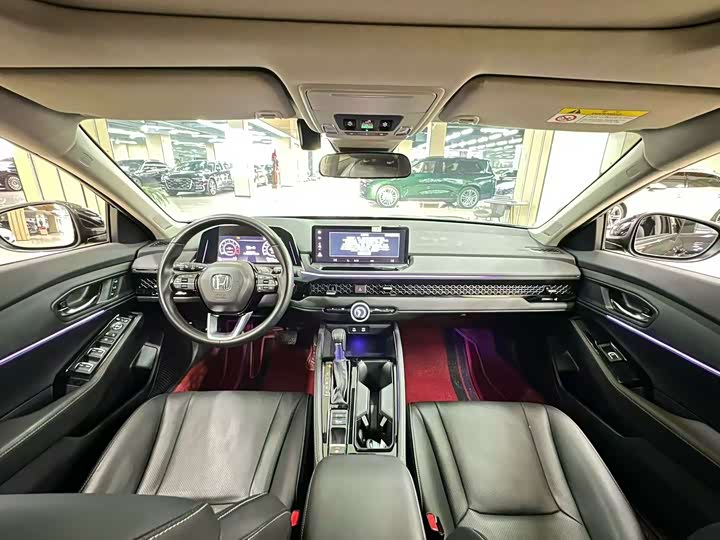 Фото 8 - Honda Accord