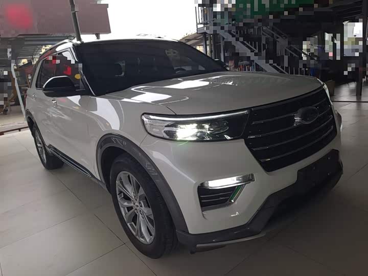 Фото 4 - Ford Explorer