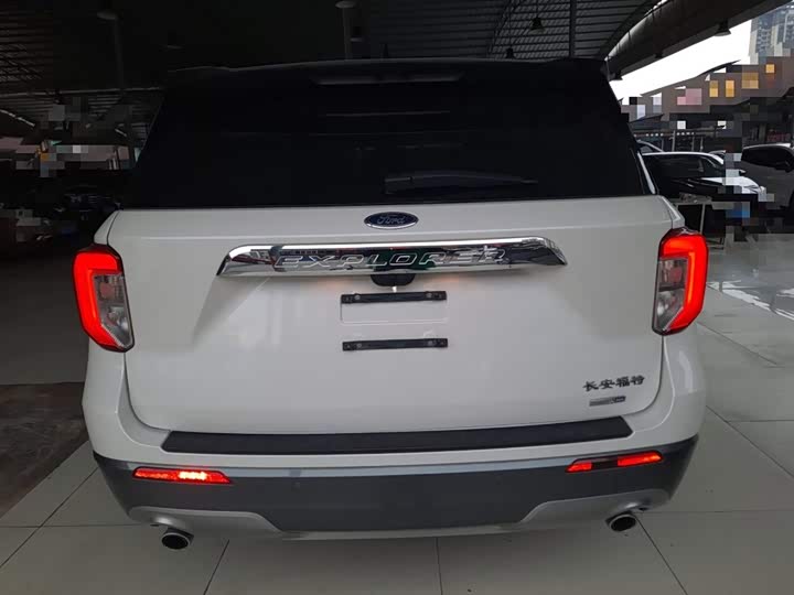 Фото 6 - Ford Explorer