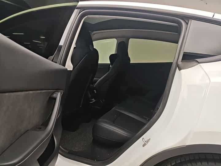 Фото 6 - Tesla Model Y