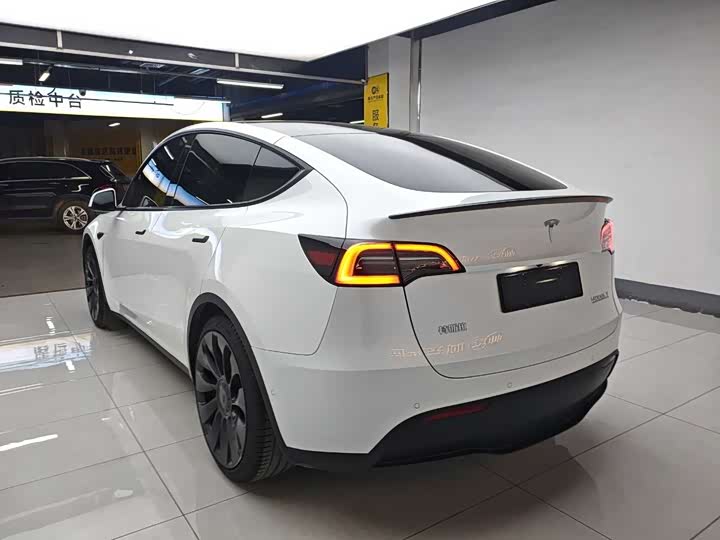 Фото 8 - Tesla Model Y