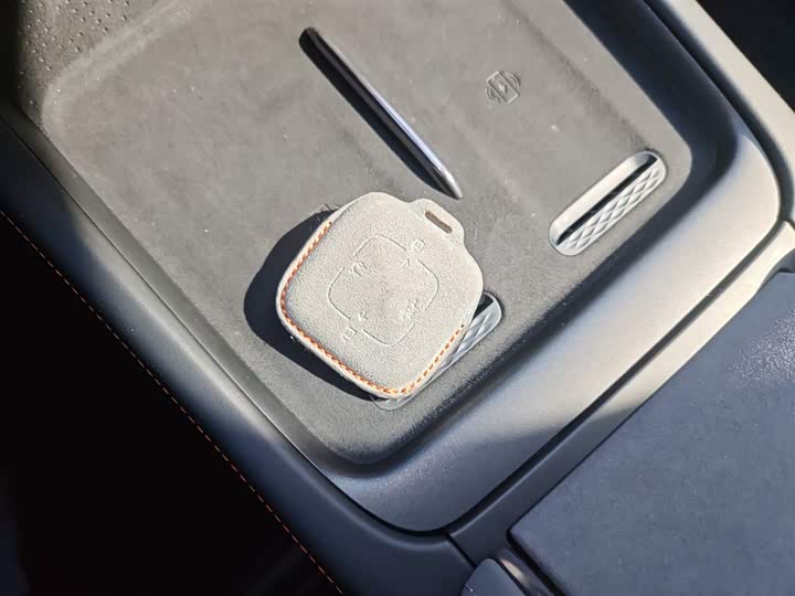 Фото 9 - Zeekr 007