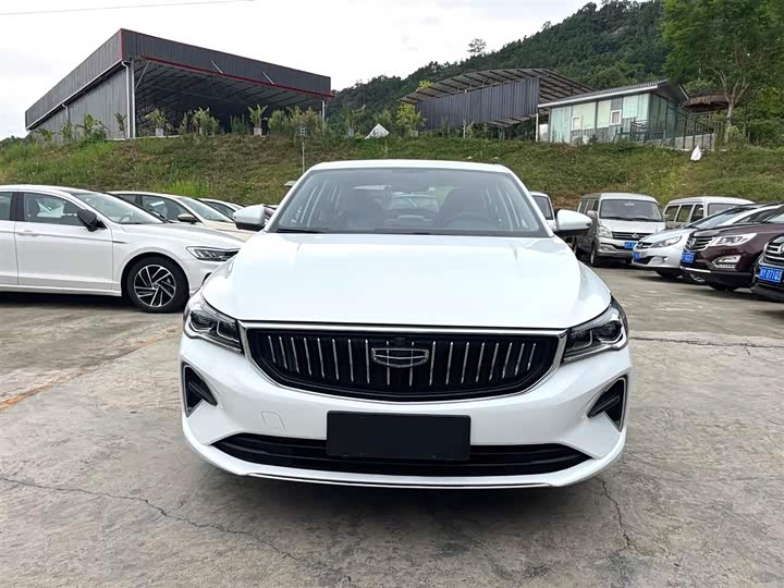 Фото 2 - Geely Emgrand