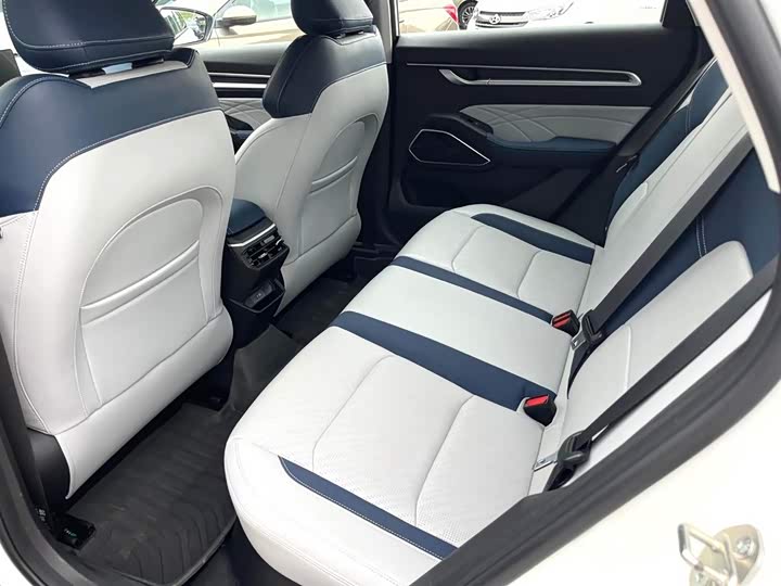 Фото 7 - Geely Emgrand