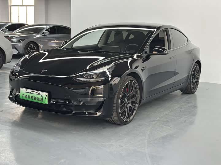 Фото 1 - Tesla Model 3