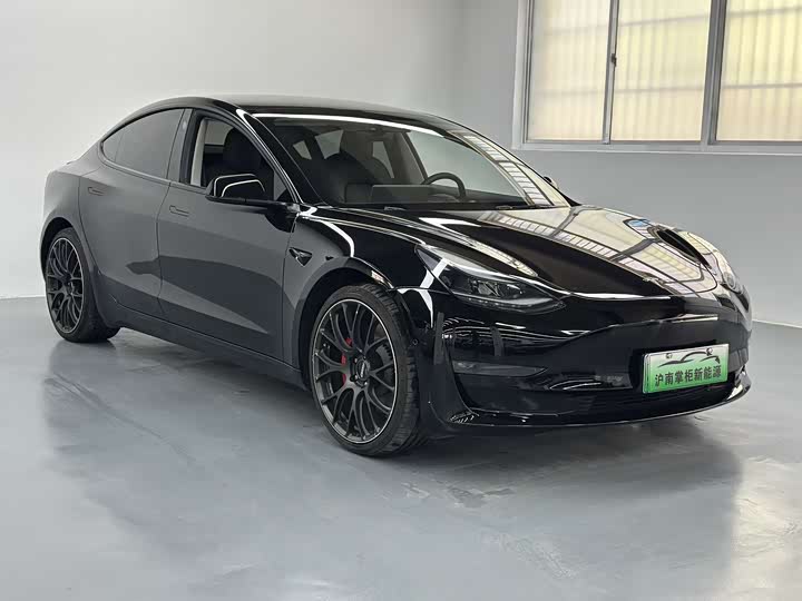 Фото 3 - Tesla Model 3