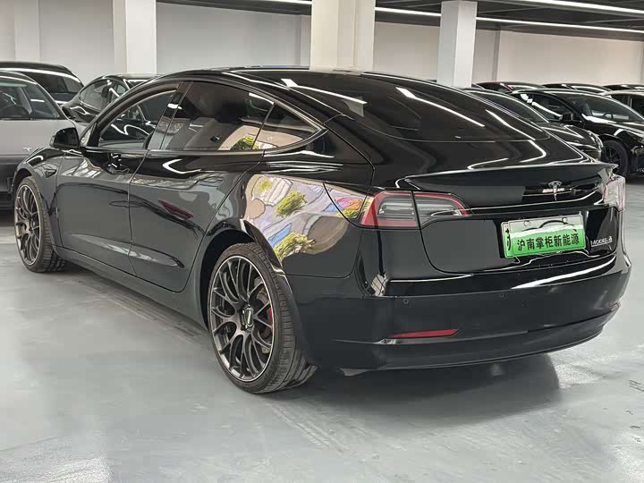 Фото 8 - Tesla Model 3