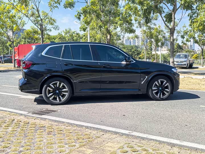 Фото 3 - BMW iX3