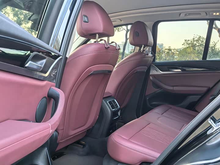 Фото 8 - BMW iX3