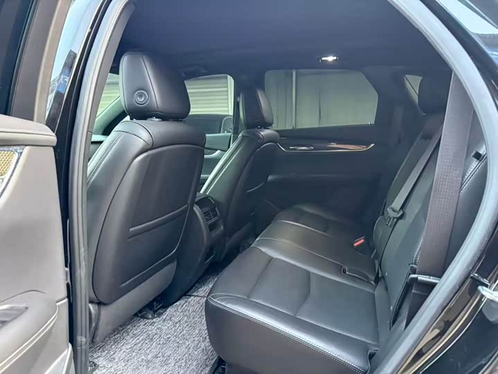 Фото 6 - Cadillac XT5