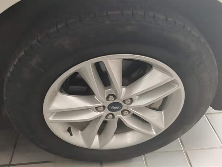 Фото 6 - Ford Edge