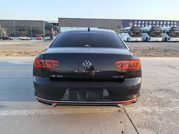 Фото 5 - Volkswagen Magotan